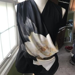 CLEO - Sleeveless blouse with floral front